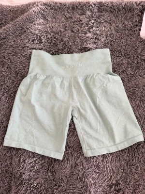 Shorts - Nvgtn - Shorts från Nvgtn i storlek M, färgen sage green💚fint skick!