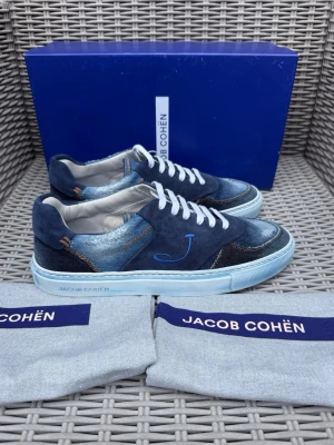 Helt Nya Jacob Cohen - Helt Nya Jacob Cohen Skor || Storlek 41,5 || Nypris ca 7000kr || Mitt pris 3299kr || Box och Dustbag medföljer vid köp || Tveka inte på att höra av dig vid frågor eller funderingar 