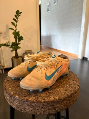  Nike Mercurial elit  fotbollsskor - Inga skador bara smutsiga men går att göra rent med en tvätt. .