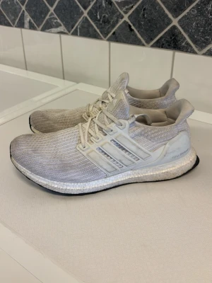 Ultra boost  - Stl 47, helt ok skick, inte sönder nånstans 