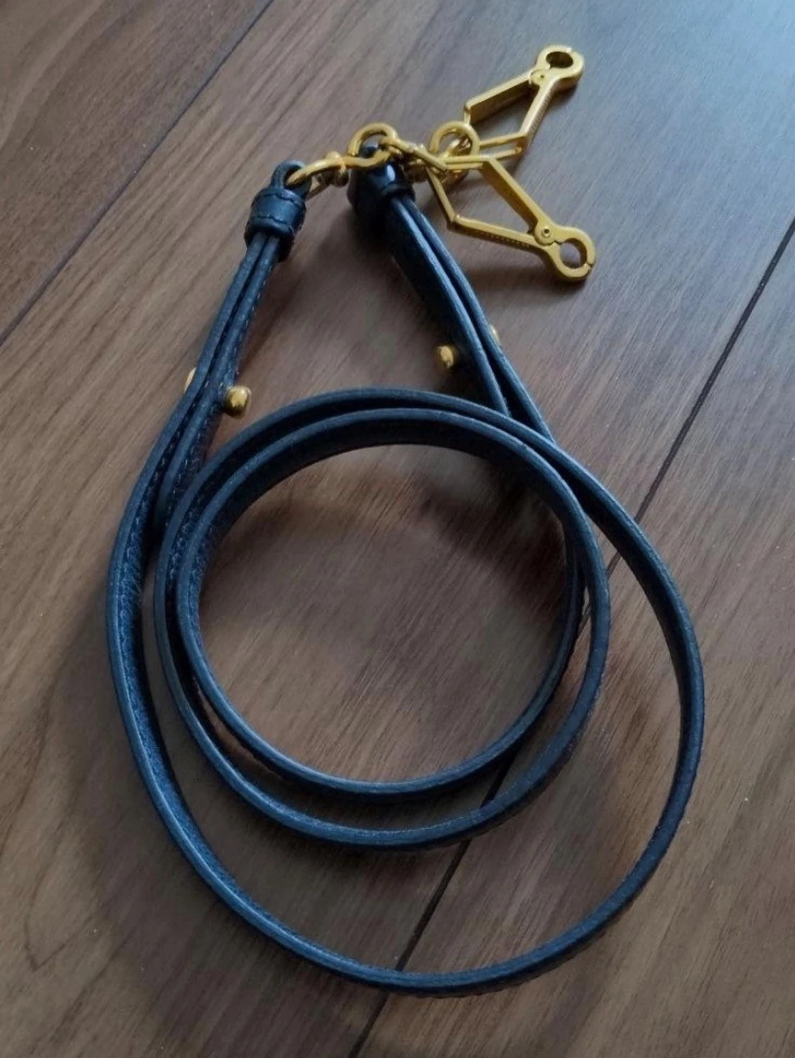 Svart handväska från Miu Miu - 4