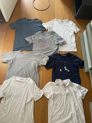 7 st t-shirts för 150-160 ( 250 kr är för alla 7 tillsammans ) - Jag säljer 7 st t-shirts för dig som är mellan 150-160 cm som bara vill får en lite fler t-shirtar till din rotation. Priset är inte 250 för en utan då får alla 7.