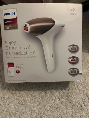 Philips Lumea IPL hårborttagningsenhet - Laserhårborttagare – som ny!  Säljer denna IPL-laser då den tyvärr inte fungerade för mig eftersom mitt hår är för ljust och därför inte kunde skannas. Den är endast testad en gång och är annars helt oanvänd, i nyskick. Lasern kommer med tre olika behandlingshuvuden för ansikte, kropp och precision. Nypris är 4 690 kr. Hör gärna av dig om du har några frågor!