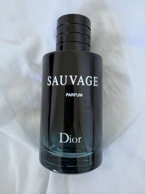 Dior Sauvage Parfum - Dior Sauvage Parfum som är använd de finns ungefär 60% av parfymen kvar.