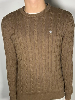 Kabelstickad Morris tröja - 👕 Plagg: kabelstickad tröja                                                          📏 Storlek: M                                                             🏷️ Märke/Modell: Morris                                                ✨ Skick: Fint skick                                                        💬 Vid frågor är det bara att skriva!                                                                                          🛍️ Gramenti