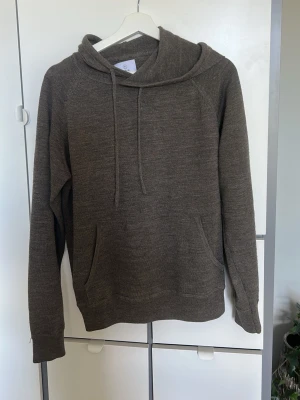 Merinoull hoodie - Säljer min mörkgröna hoodie från bläck i 100% merinoull. varan är i bra skick med inga defekter. 
