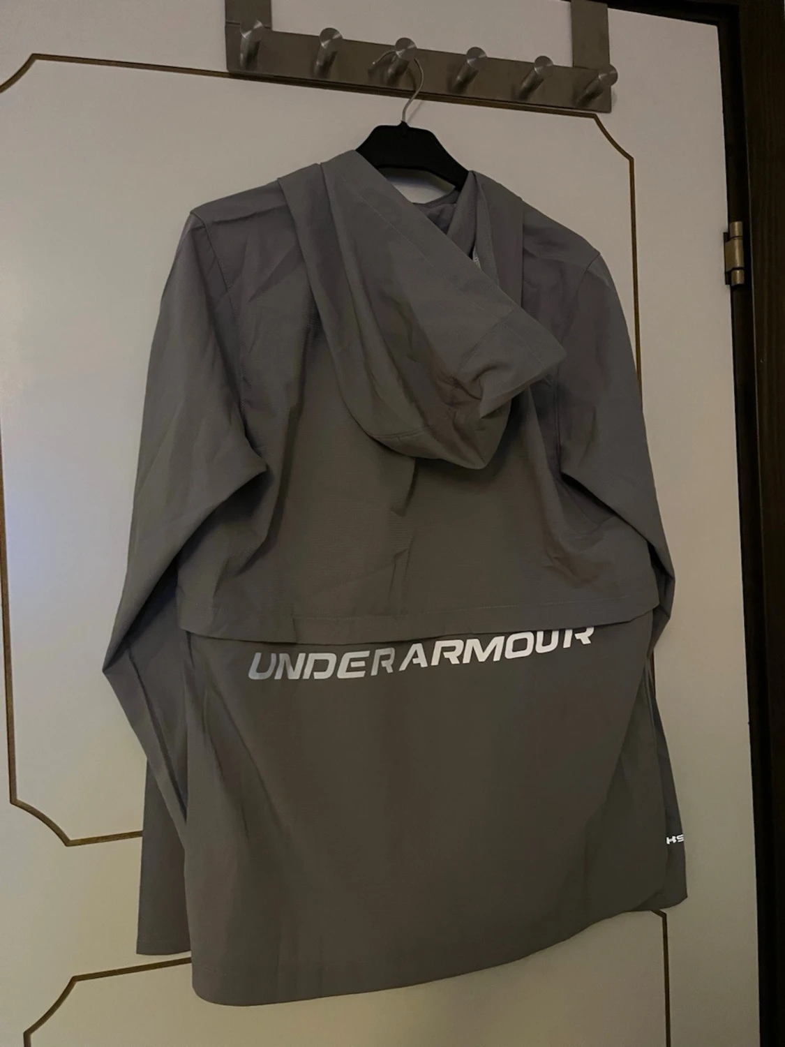 Grå vindjacka från Under Armour - 1