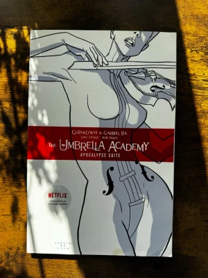 The Umbrella Academy: Apocalypse Suite Comic Book - The Umbrella Academy Apocalypse Suite is the first comic book limited series of The Umbrella Academy, created and written by musician Gerard Way and illustrated by Gabriel Bá. In good condition, only defect on the lower right corner on the front cover. 