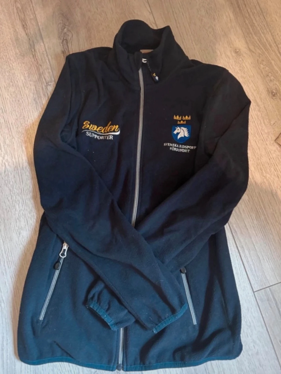 Svart fleecejacka Sweden Supporter