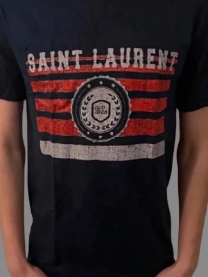 Saint Laurent T-shirt - Saint Laurent T-shirt, Storlek S, Nypris 2999/Hör av er vid frågor✅