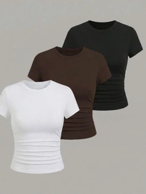 3-pack ribbade t-shirts i basfärger - Säljer ett 3-pack t-shirts i svart, brun och vit. Alla har korta ärmar, rund hals och ribbade detaljer vid midjan för en snygg passform. Perfekta basplagg till garderoben och passar till allt.en st kostar 50kr medans alla tillsammans kostar 180kr
