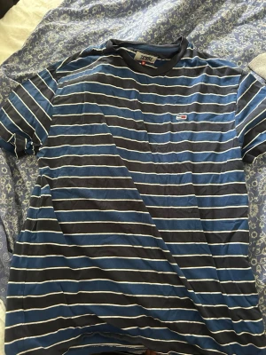 tommy hilfigher t-shirt - tommy hilfigher t-shirt M