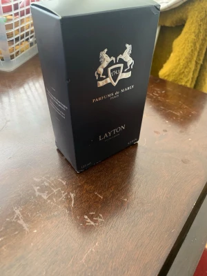 De marly layton 125 ml - Använd ett fåtal gånger kommer i 120ml, nästan hellt ful.