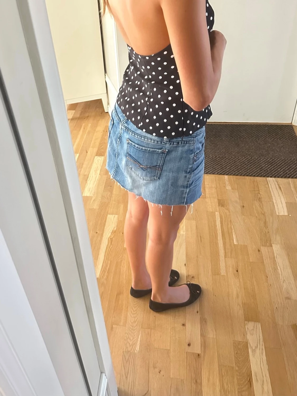 Blå jeanskjol med fransig kant - 1