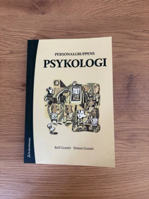 Personalgruppens psykologi  - Säljer boken ”Personalgruppens psykologi”, upplaga 3 (2023). Boken är i mycket bra skick, utan markeringar. Nypris: 440kr. 