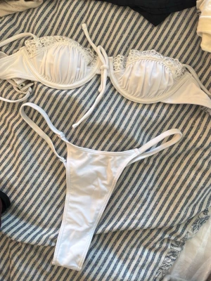 Bikini set - Helt ny, passar endast tjejer med 75A kupa eller mindre