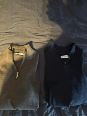 2-pack Halfzip - Cubus S mycket bra skick, These Glory Days S mycket bra skick. De går att köpa separat om man är intresserad det är bara att skriva😊