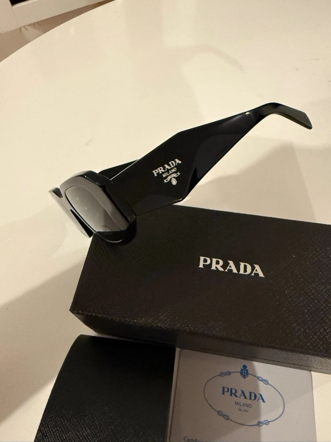 Svarta solglasögon från Prada - 1