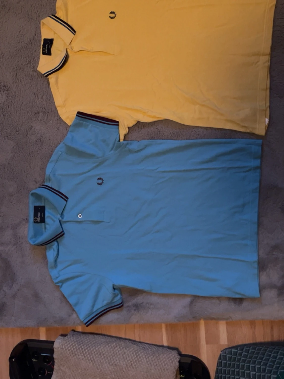 Två pikétröjor från Fred Perry