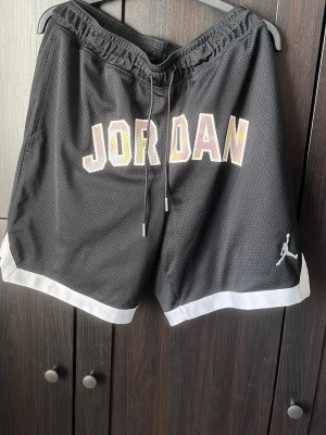 Svarta Jordan Shorts - Ingen aning när jag köpte dessa men passar inte mig längre, storlek S 🙏