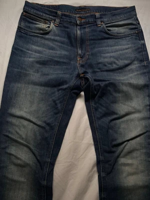 Nudie jeans lean dean - Säljer dessa nudie jeans i mycket fint skick | Size 32/32. Passar dig 180-190 ungefär | fraktar alltid inom 24 | kom privat vid fler frågor:)
