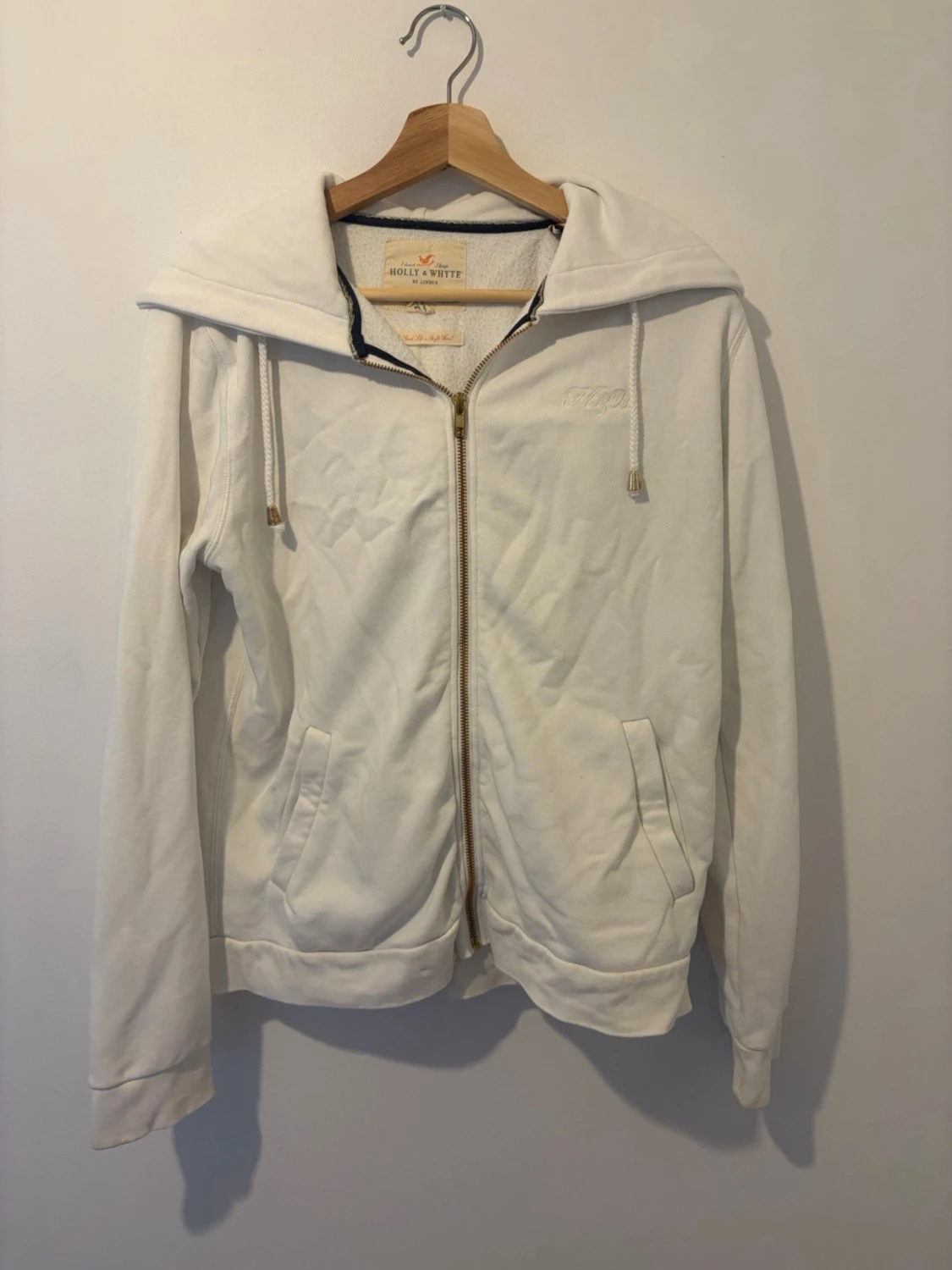 Vit hoodie från Holly & White