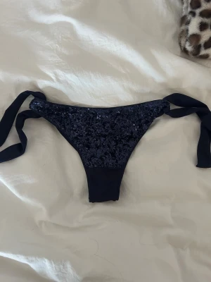 Calzedonia bikiniunderdel  - Fin bikiniunderdel från Calzedonia i storlek s