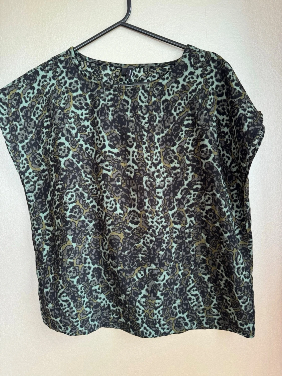 Leopardmönstrad blus i grönt 
