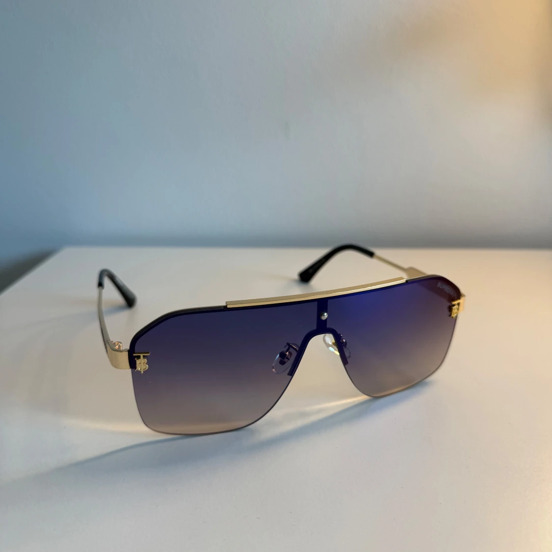 Burrbery Solglasögon 