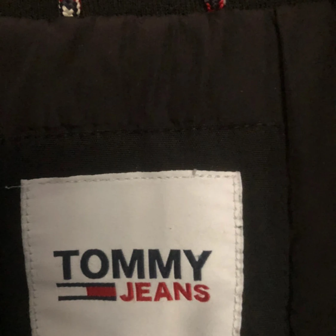 Svart vinterjacka från Tommy Jeans - 3