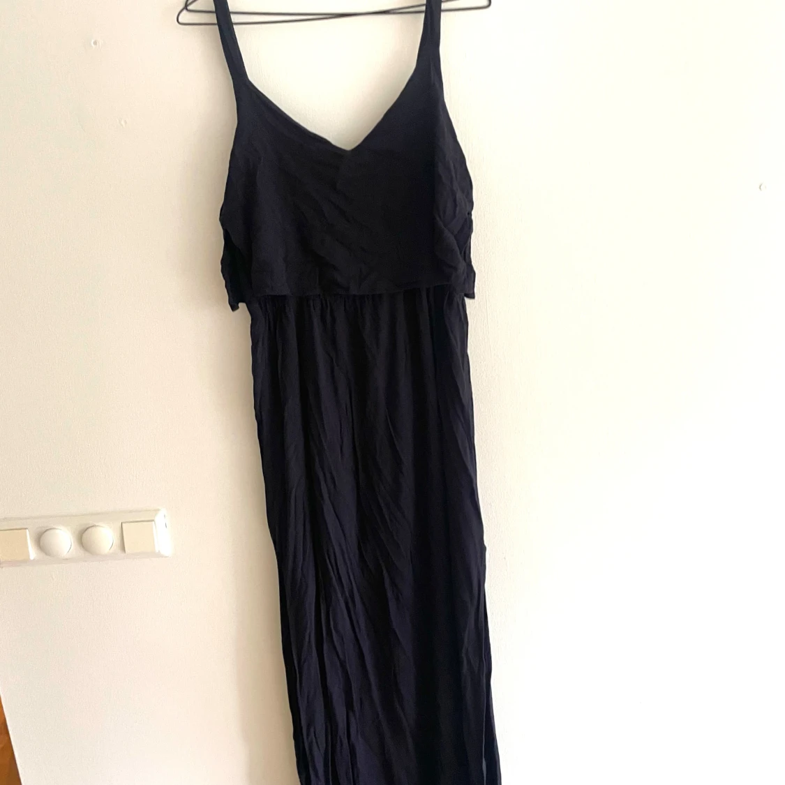 Marinblå långklänning med smala axelband