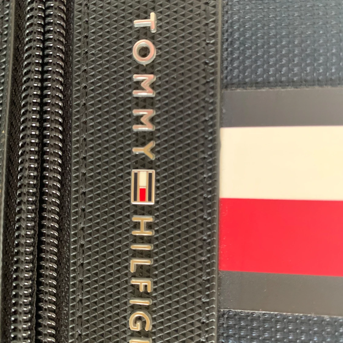 Blå axelväska från Tommy Hilfiger - 2