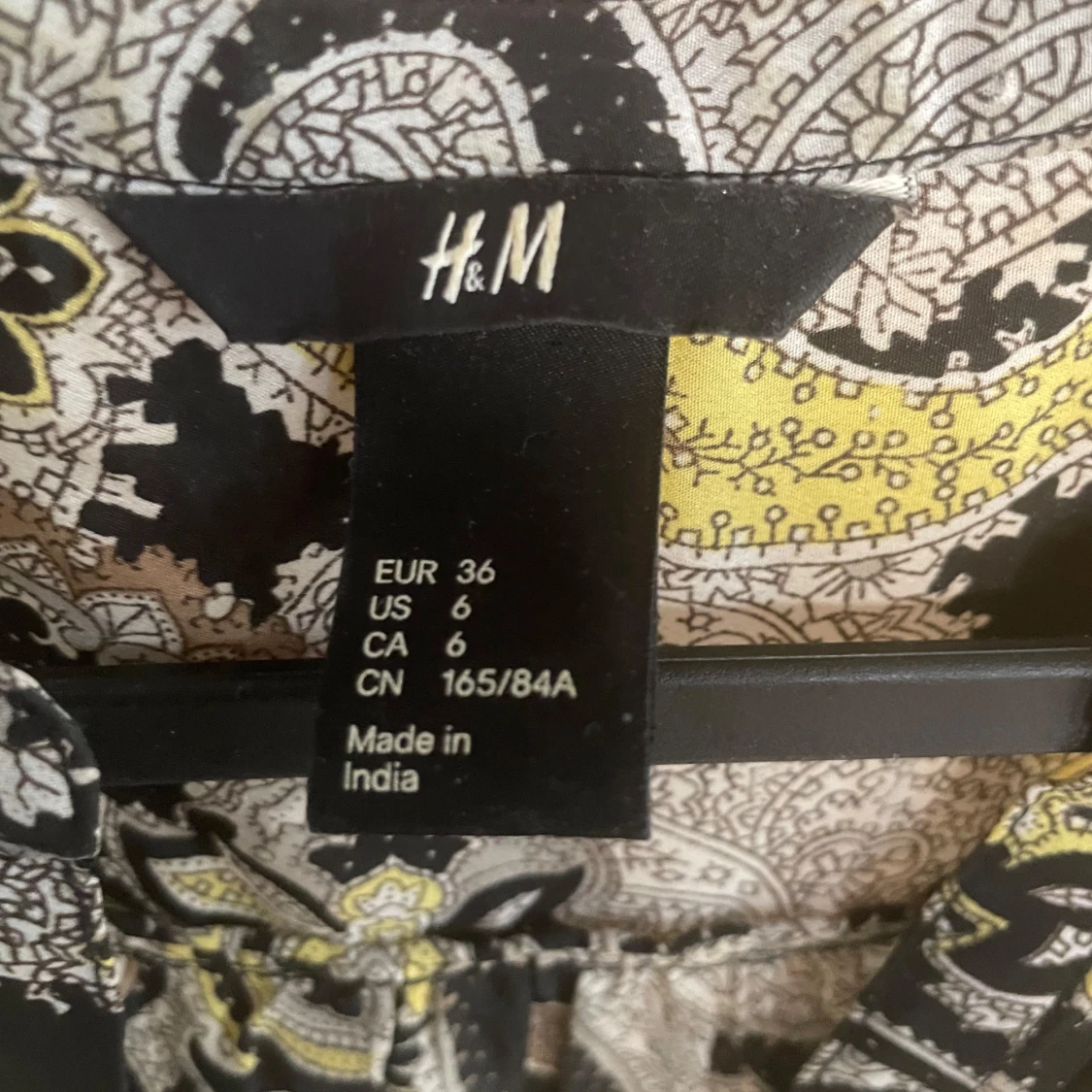 Mönstrad ärmlös blus från H&M - 3