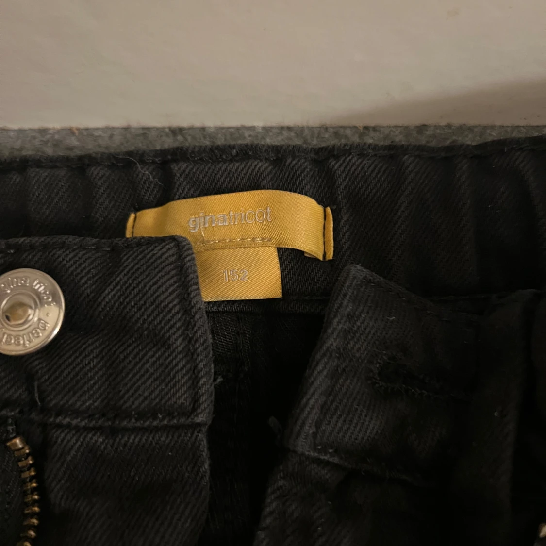 Svarta jeans från Gina tricot straight fit - 4