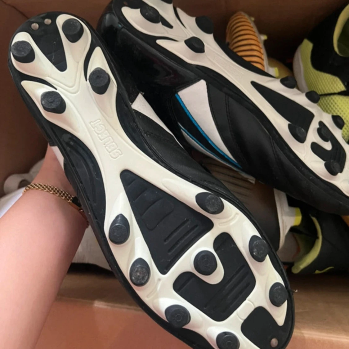 Select svarta fotbollsskor med blå detaljer - 1