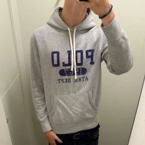 Ralph Lauren hoodie  - Ralph Lauren || skick 9/10 || storlek M || nypris ca 2300kr mitt pris endast 899kr || pris kan diskuteras vid snabb affär!