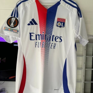 Rayan Cherki Lyon 23/24 Hemmaställ  - Rayan Cherki Lyon storlek M