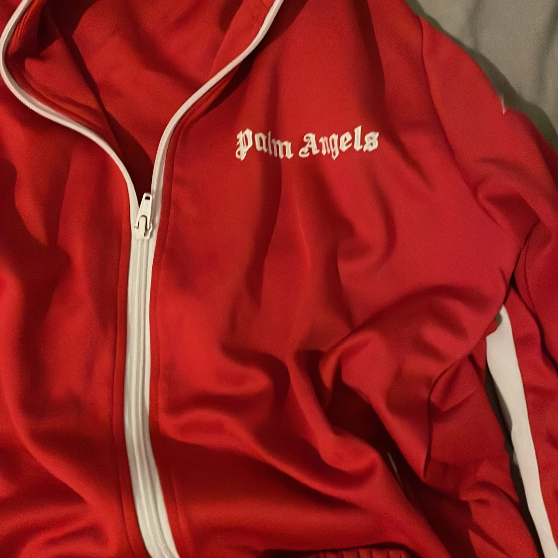 Säljer ett rött Palm angels sätt byxor xs tröja M - 2