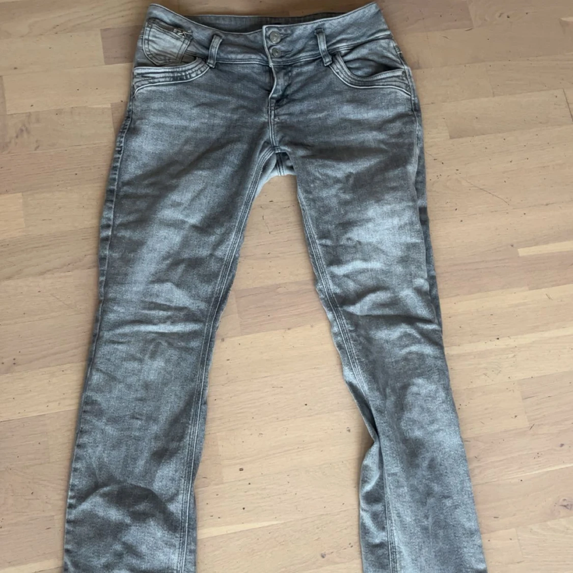 Grå jeans från LTB med raka ben - 4