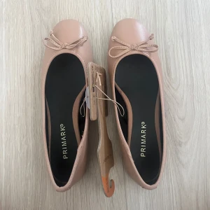 Bruna ballerina skor - Snygga ballerina skor, aldrig använda med prislappen kvar!!💞