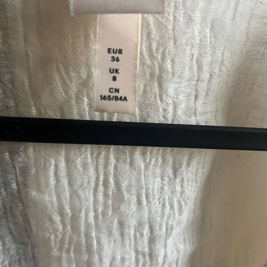 Vit omlottblus med puffärm - 2