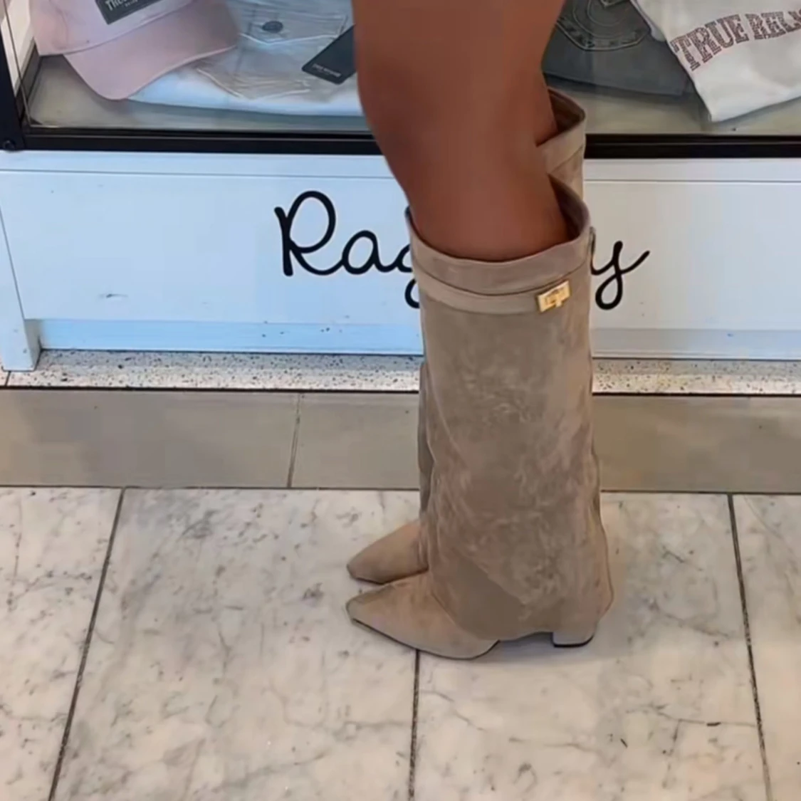 Beige mockastövlar med spetsig tå - 1