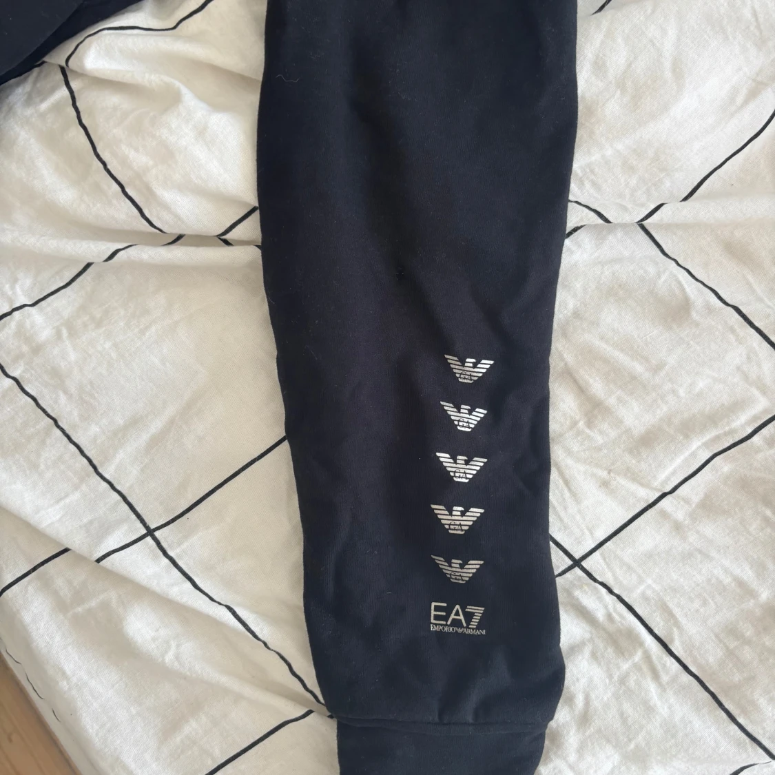 Svart EA7 hoodie med dragkedja - 1