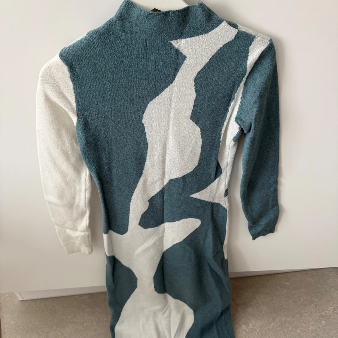 Stickad långklänning från NA-KD - 1