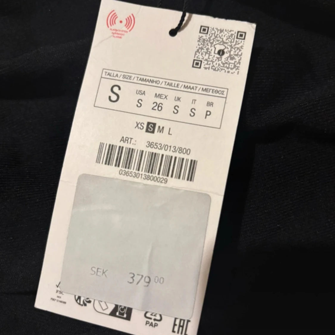 Svart offshoulder topp med pärldetalj - 3