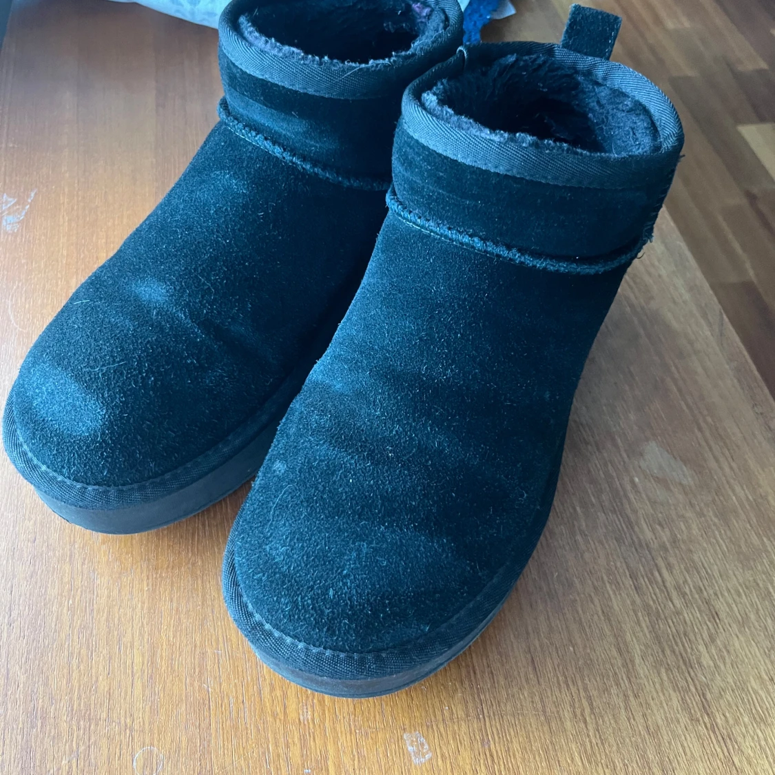 Svarta mockaboots med platt sula - 4