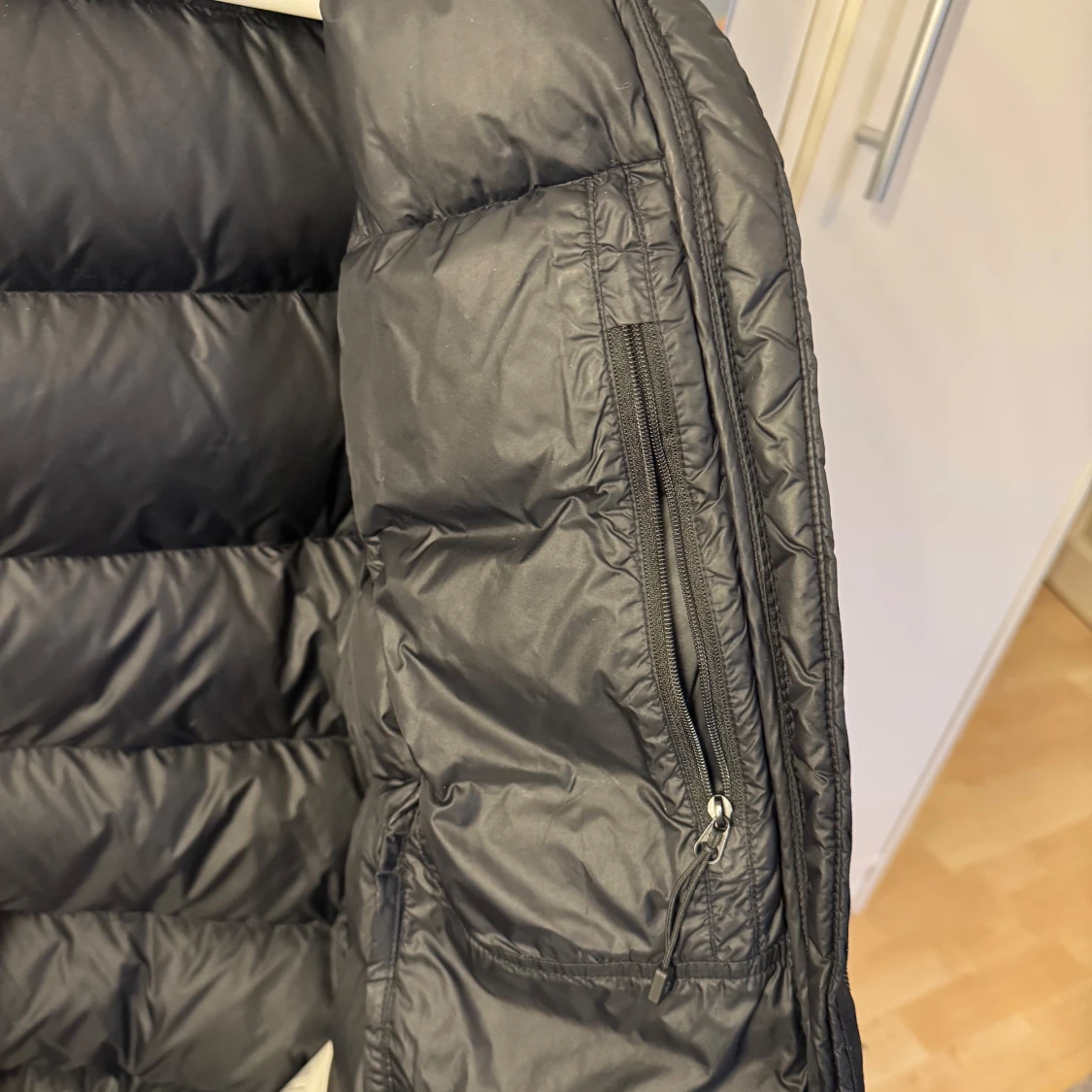 Svart dunjacka Peak Performance - 3