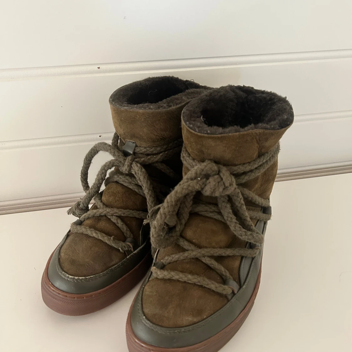 Oliv gröna,  Inuikii boots i mocka - 1