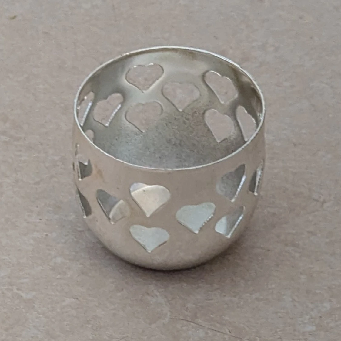 Ljushållare med hjärtmönster