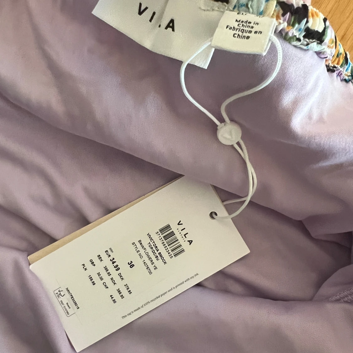 Blommig offshoulder blus från Vila - 2